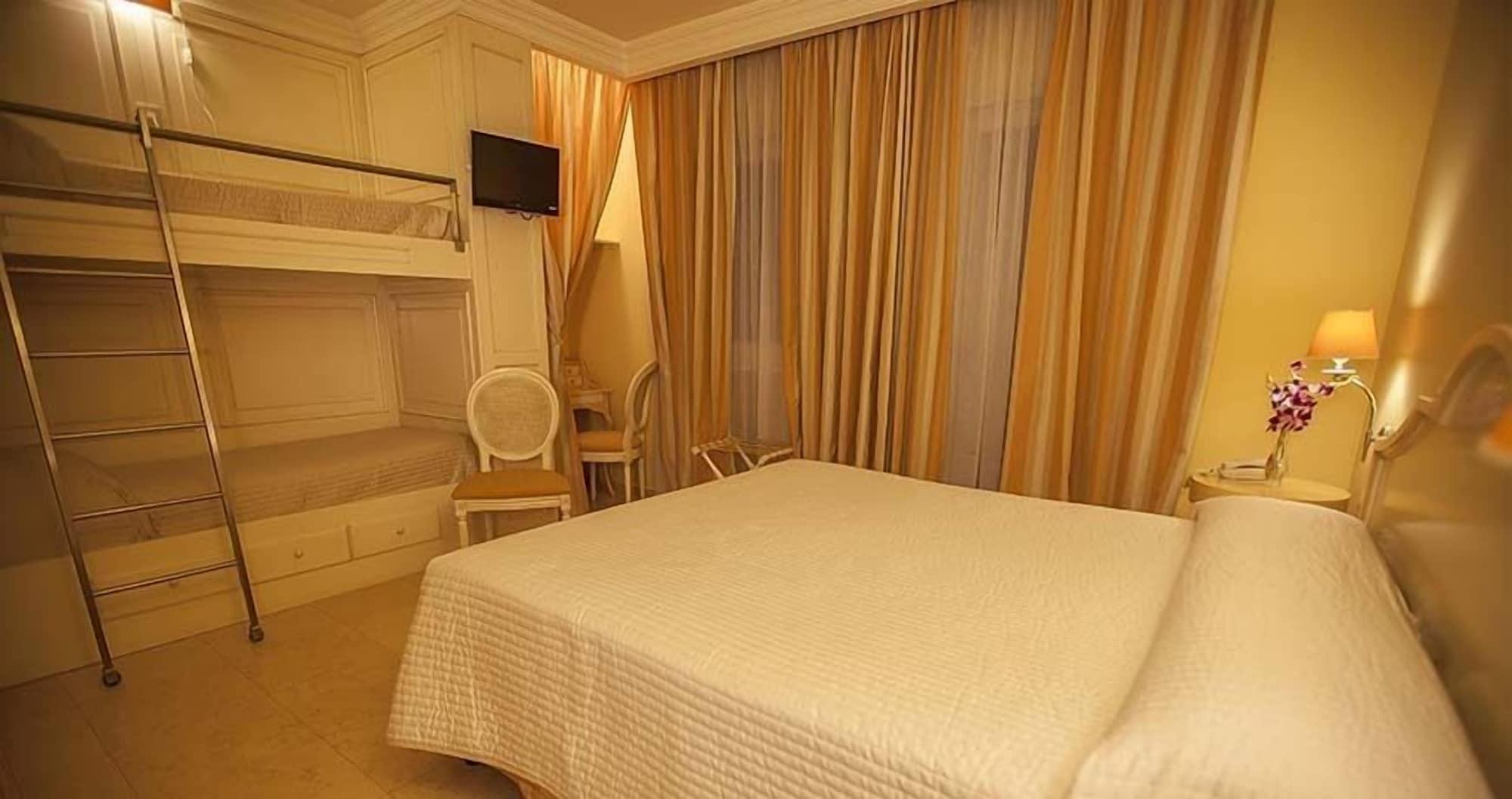Palace Hotel ヴィエステ エクステリア 写真