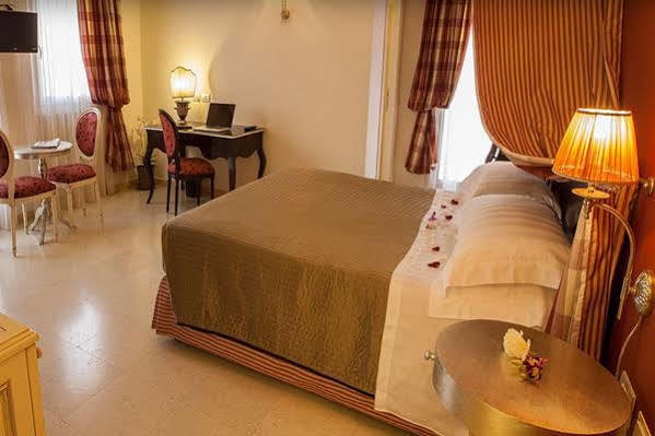 Palace Hotel ヴィエステ エクステリア 写真