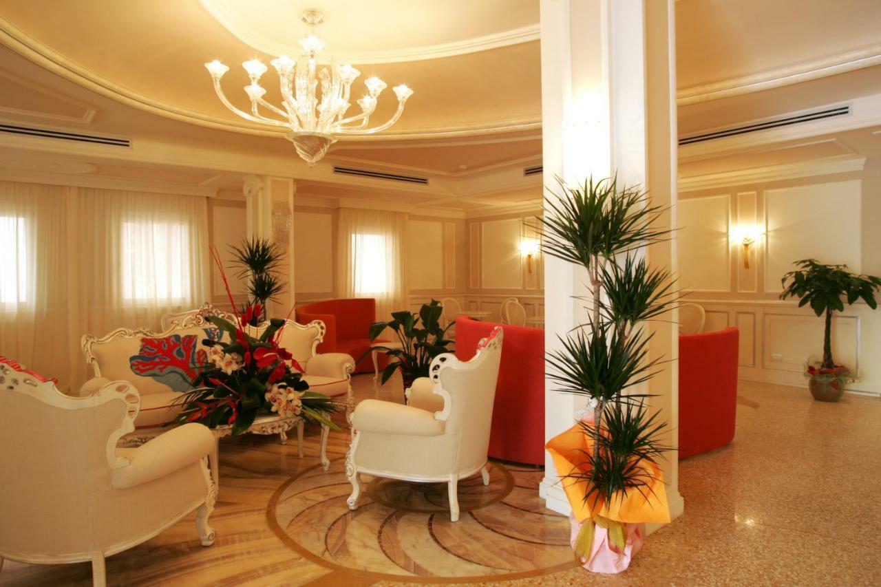 Palace Hotel ヴィエステ エクステリア 写真