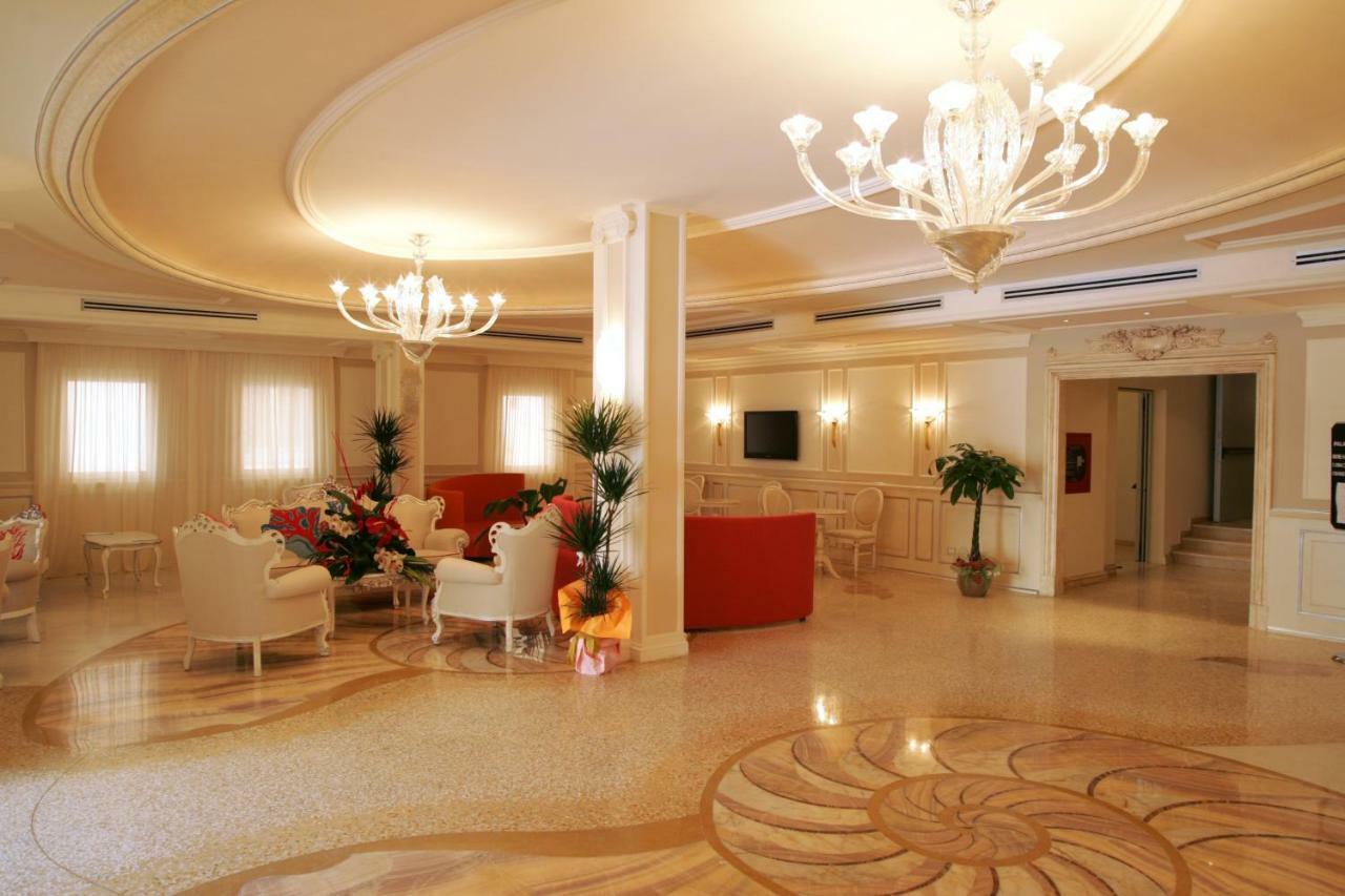 Palace Hotel ヴィエステ エクステリア 写真